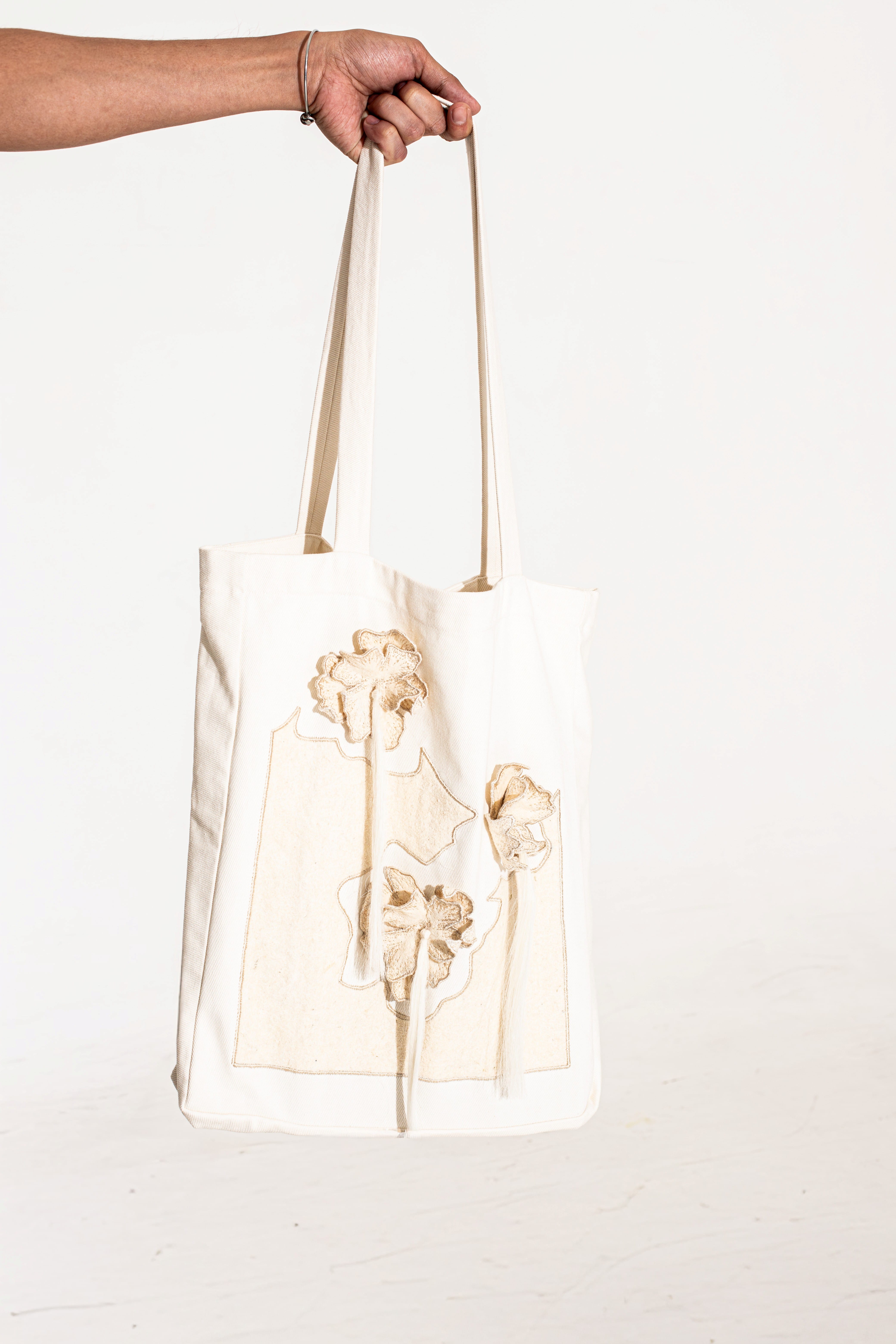 The "Letticia Tote" by fashion designer Dee Javier was designed using Hiblafelt and piña fiber tassels.